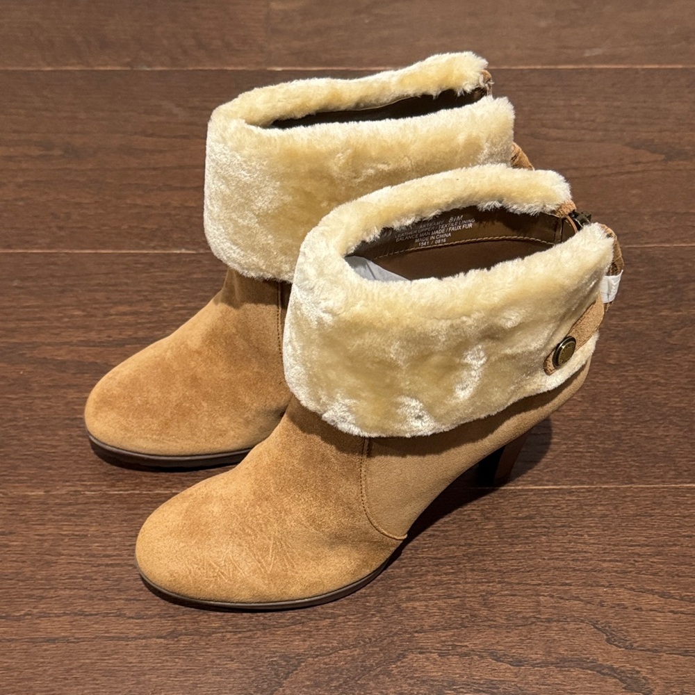 NWT Anne Klein Cozy Tan Heeled Ankle Boots with Cream Fur Lining Size 8.5